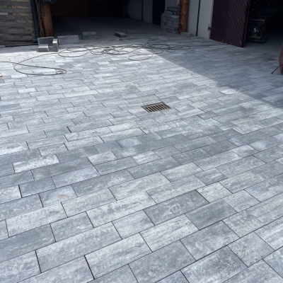 Innowacyjne materiały i technologie w kostce brukowej: Co warto wiedzieć 