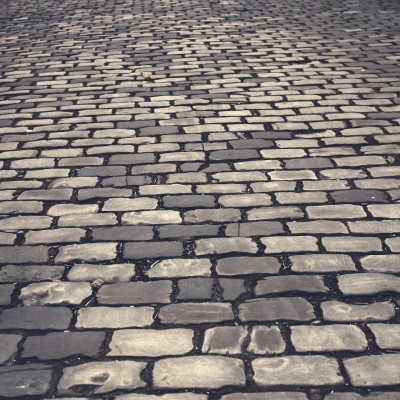 Jak dobrać odpowiednią kostkę brukową do stylu Twojego domu