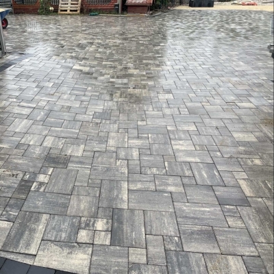 Kostka Brukowa w Garażu: Czy To Dobry Pomysł? Rozwiązujemy Wątpliwości