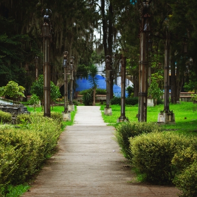 Kostka polbruk w architekturze krajobrazu Inspirujące pomysły na aranżacje