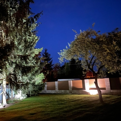 Zielone ogrodzenia: Integracja roślinności z ogrodzeniami modułowymi