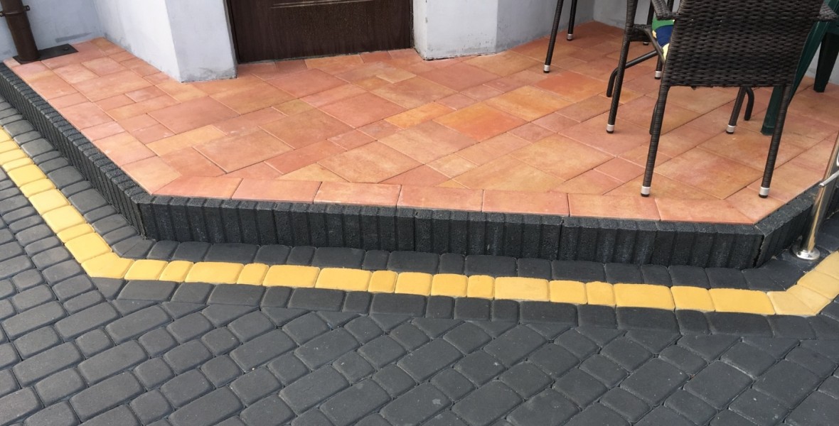 Tworzenie idealnego tarasu z kostki brukowej: kluczowe wskazówki